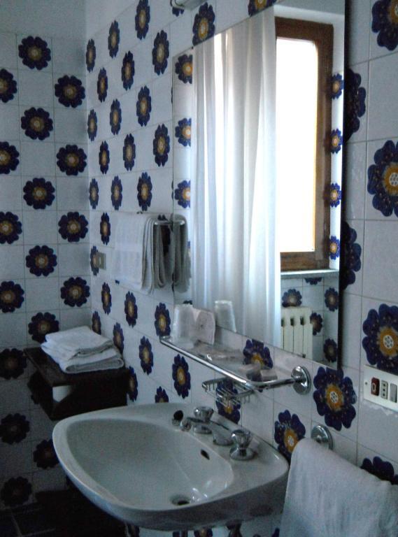 Hotel Del Pesce Luino Room photo