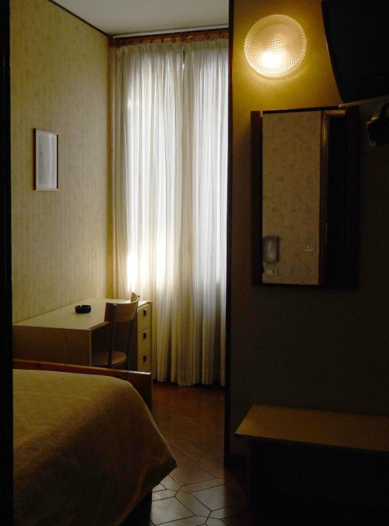 Hotel Del Pesce Luino Room photo
