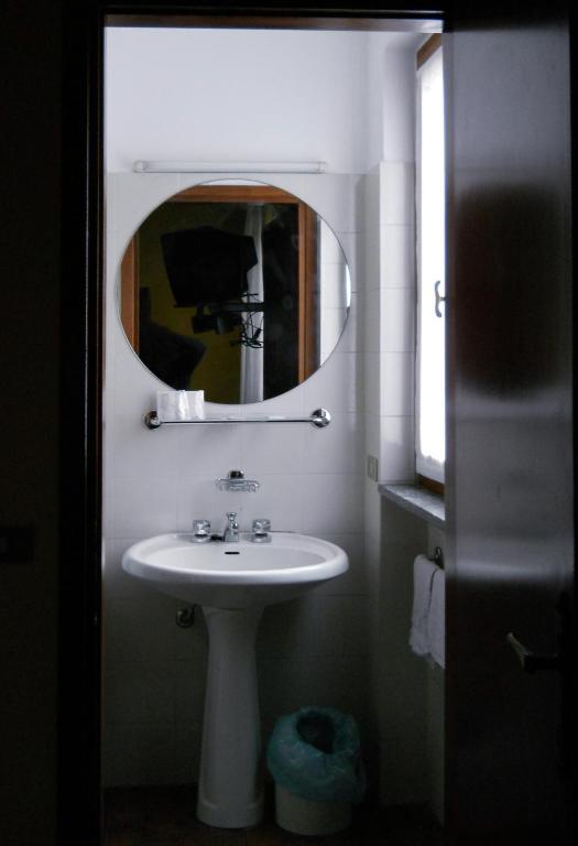 Hotel Del Pesce Luino Room photo