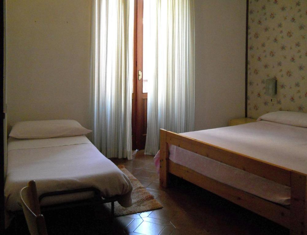 Hotel Del Pesce Luino Room photo
